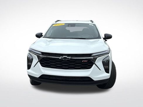 Used 2025 Chevrolet Trax RS w/ Sunroof Package FWD image 2