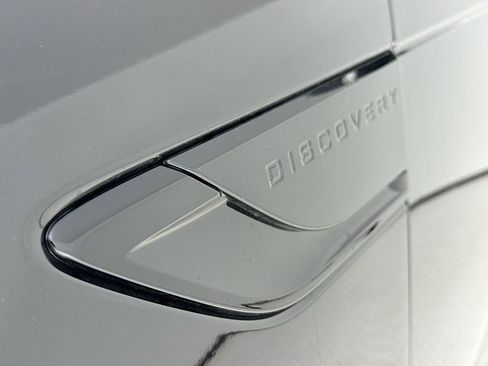 Used 2025 Land Rover Discovery Dynamic SE AWD/4WD image 22