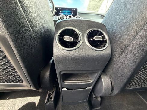 Used 2021 Mercedes-Benz GLB 250 4MATIC image 15