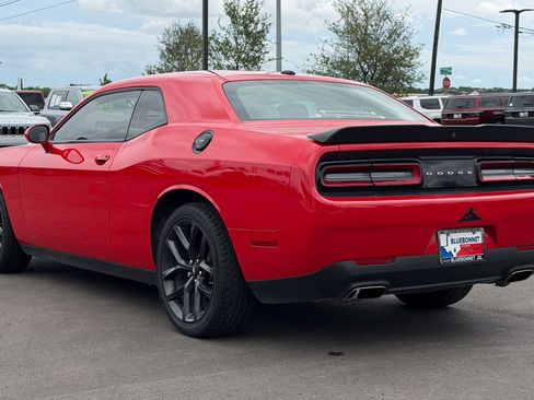 Used 2019 Dodge Challenger SXT w/ Driver Convenience Group RWD image 7