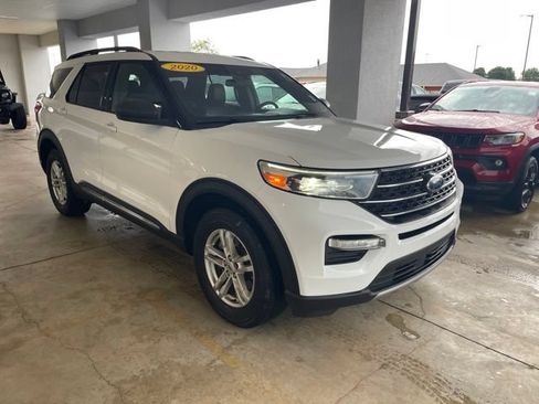 Used 2020 Ford Explorer XLT w/ Equipment Group 202A AWD/4WD image 3