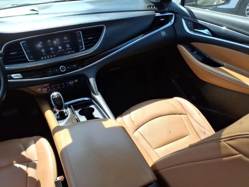 Used 2020 Buick Enclave Premium w/ Sun and Sites Package image 12