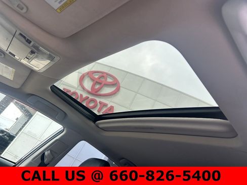 Used 2013 Toyota Avalon XLE image 10