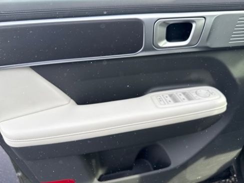 Certified 2025 Hyundai Santa Fe SEL image 9