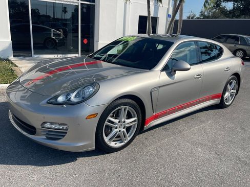 Used 2011 Porsche Panamera 4 image 32