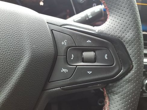 Used 2025 Chevrolet Trax RS w/ Driver Confidence Package FWD image 28