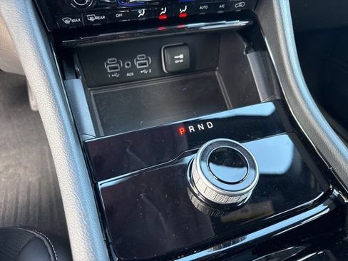 Used 2023 Jeep Grand Cherokee Altitude AWD/4WD image 7