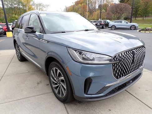 New 2026 Lincoln Aviator Premiere image 8