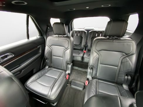 Used 2018 Ford Explorer Platinum image 14