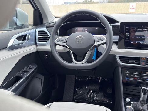 New 2026 Volkswagen Taos SE FWD image 24