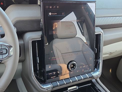 New 2026 GMC Yukon XL Denali w/ Sun & Power Step Package AWD/4WD image 18
