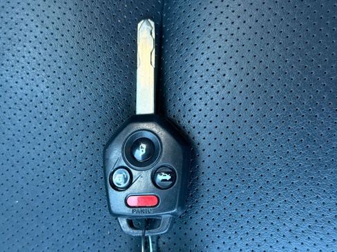 Used 2011 Subaru Outback 3.6R Limited w/ PWR Moonroof Pkg image 36