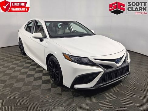 Used 2023 Toyota Camry SE FWD image 1