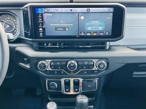 Used 2025 Jeep Wrangler Sport image 17