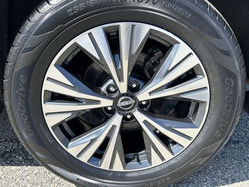 Used 2023 Nissan Rogue SV image 11