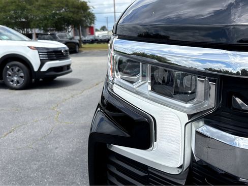 Used 2023 Chevrolet Silverado 1500 LT AWD/4WD image 4