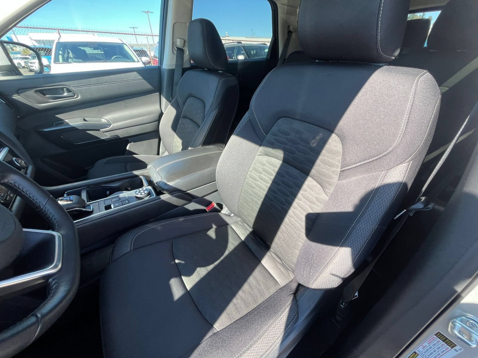 Used 2025 Nissan Pathfinder SV AWD/4WD image 38