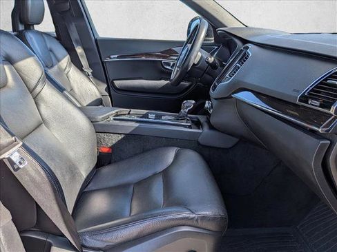 Used 2018 Volvo XC90 T6 Momentum w/ Convenience Package image 21