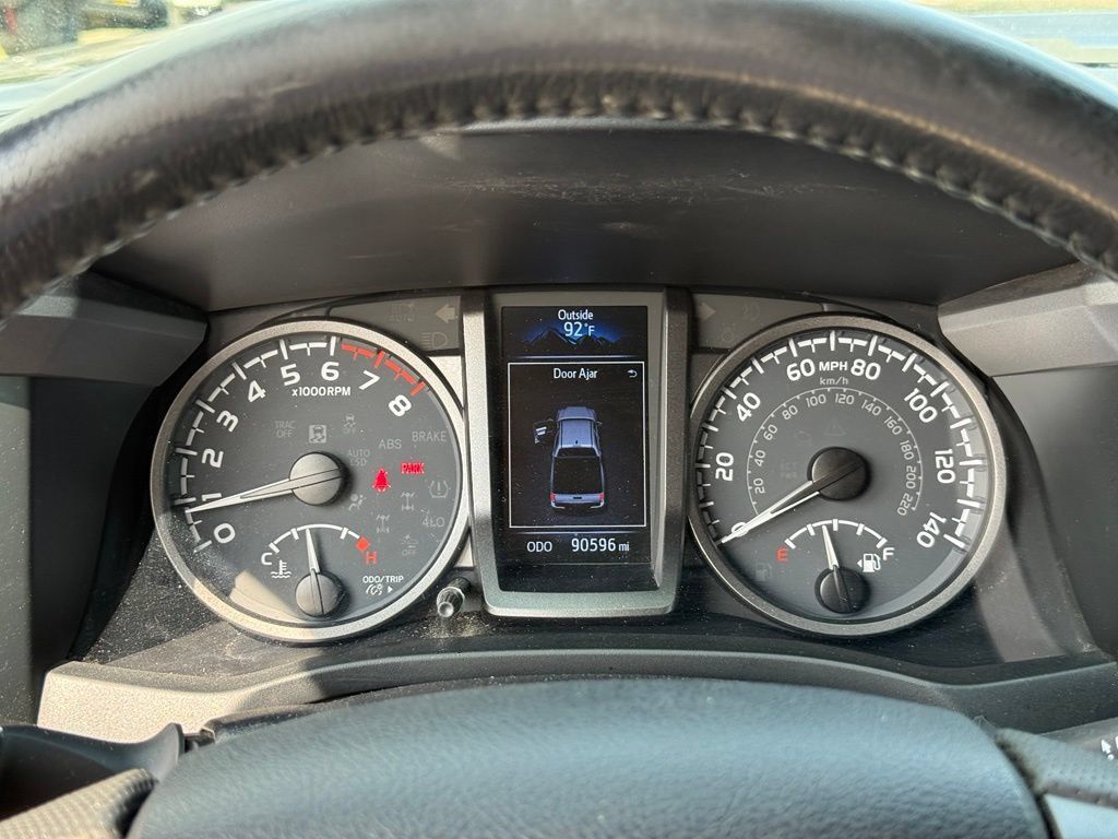 Used 2022 Toyota Tacoma TRD Off-Road w/ Technology Package AWD/4WD image 18