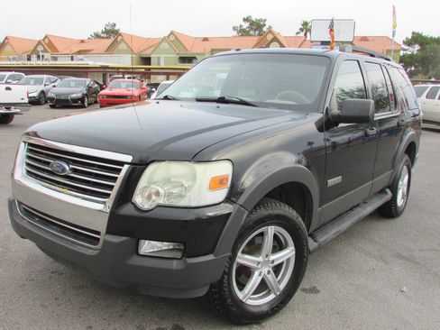 Used 2006 Ford Explorer XLT image 6