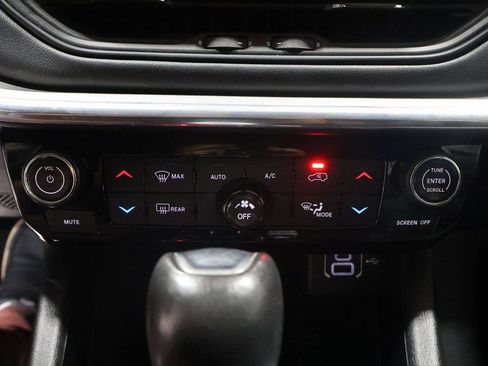 Used 2022 Jeep Compass Limited image 39