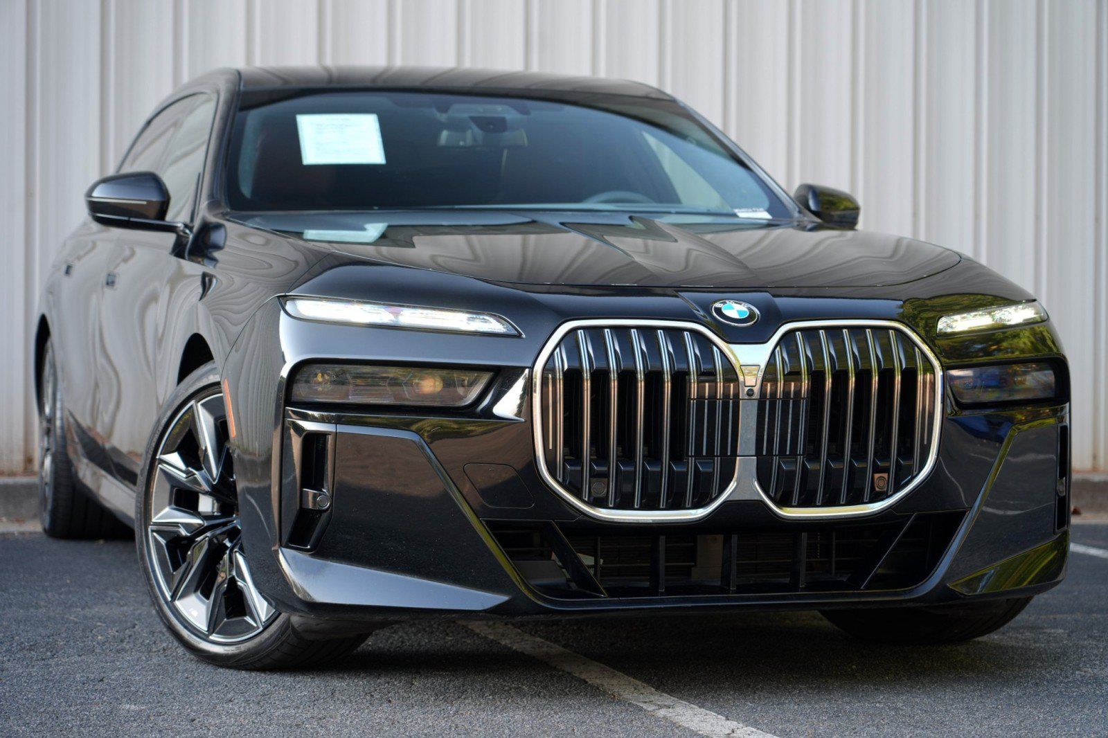 Used 2023 BMW 760i xDrive w/ Executive Package AWD/4WD image 4