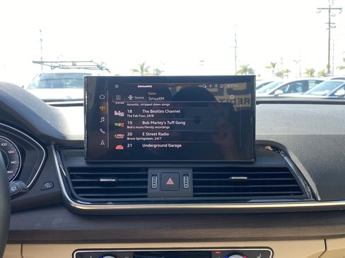 Used 2023 Audi Q5 e Premium w/ Convenience Package AWD/4WD image 23