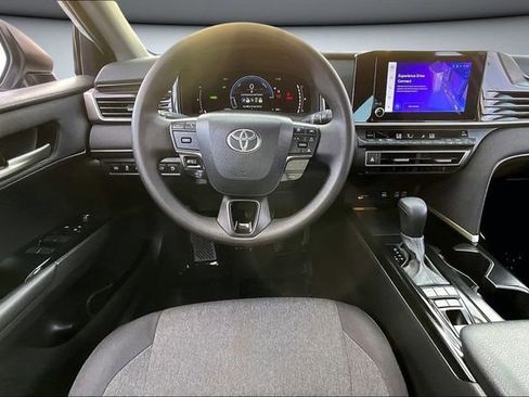 Used 2025 Toyota Camry LE image 8