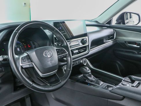 Used 2025 Toyota Grand Highlander AWD image 22