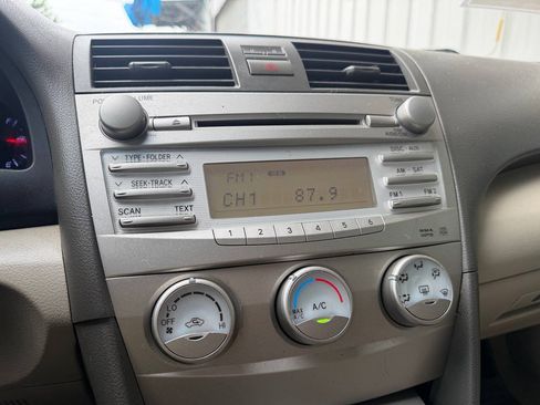 Used 2010 Toyota Camry SE FWD image 25