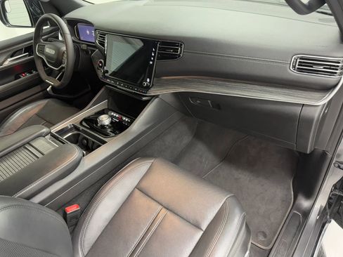 Used 2024 Jeep Wagoneer Series II w/ Flexible Seating Group image 44