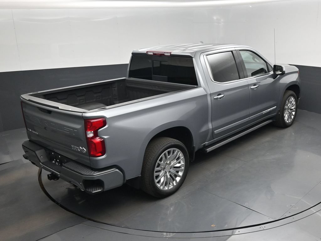 Used 2025 Chevrolet Silverado 1500 High Country w/ Technology Package AWD/4WD image 24