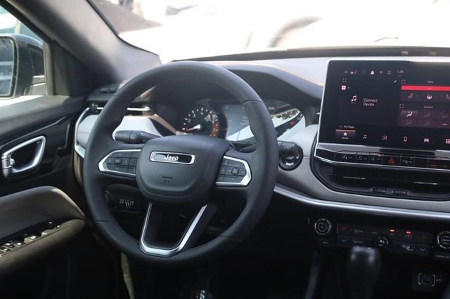 Used 2025 Jeep Compass Limited AWD/4WD image 23