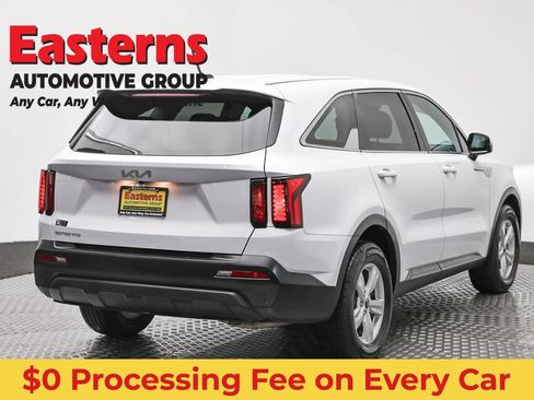 Used 2023 Kia Sorento LX FWD image 5
