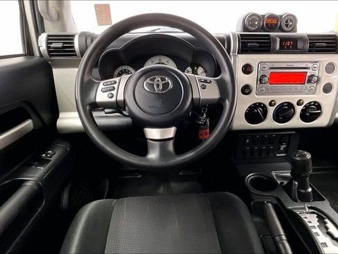 Used 2014 Toyota FJ Cruiser 4WD w/ Convenience Package image 4