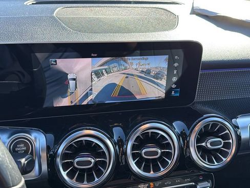 Used 2021 Mercedes-Benz GLB 250 image 17