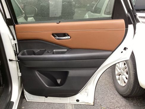 Used 2022 Nissan Pathfinder Platinum image 7