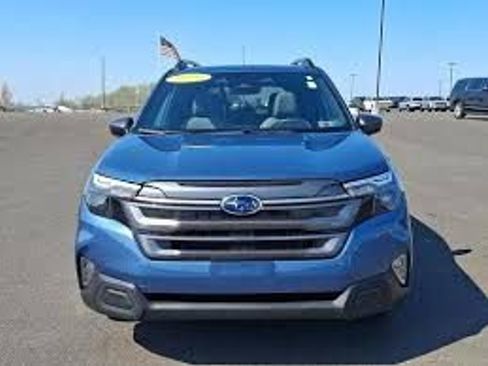 Used 2025 Subaru Forester Premium AWD/4WD image 14