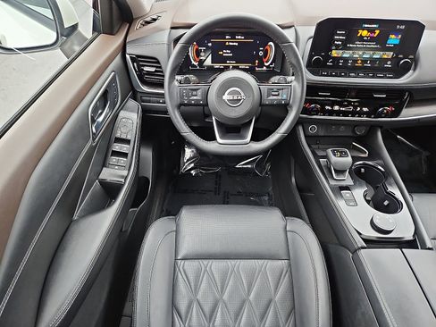 Certified 2022 Nissan Rogue Platinum w/ Head-Up Display Package image 11