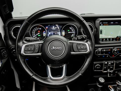 Used 2022 Jeep Wrangler Sahara image 39