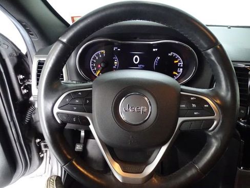 Used 2019 Jeep Grand Cherokee Altitude AWD/4WD image 6