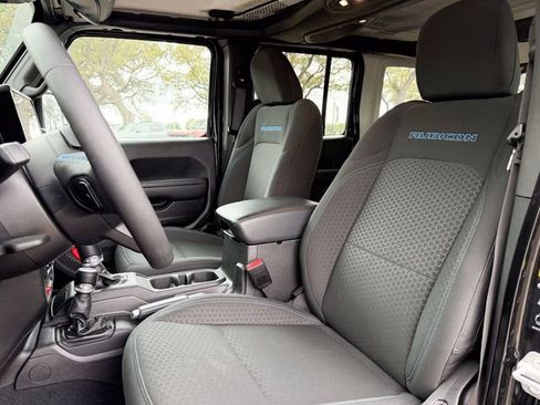 Used 2025 Jeep Wrangler Unlimited Rubicon 4xe image 7