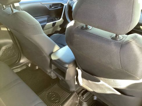 Used 2020 Toyota RAV4 LE w/ All Weather Liner Package image 17