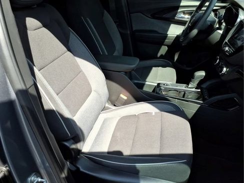 Used 2021 Chevrolet TrailBlazer LT w/ Convenience Package FWD image 18