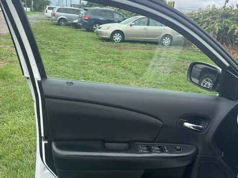 Used 2012 Chrysler 200 Touring FWD image 18