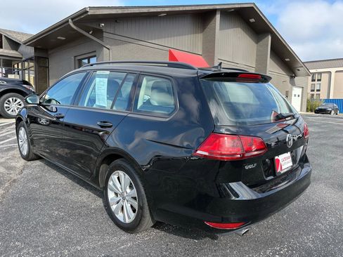 Used 2017 Volkswagen Golf S image 3