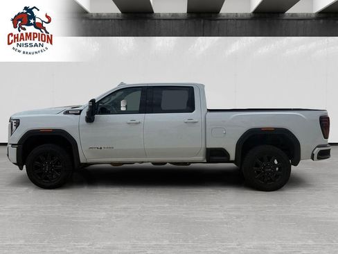 Used 2025 GMC Sierra 2500 AT4 AWD/4WD image 2