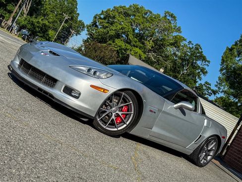 Used 2009 Chevrolet Corvette Z06 RWD image 3