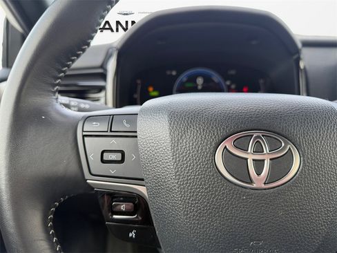 Used 2025 Toyota Camry SE image 25