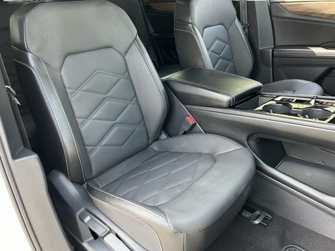 Used 2024 Volkswagen Atlas SE FWD image 8